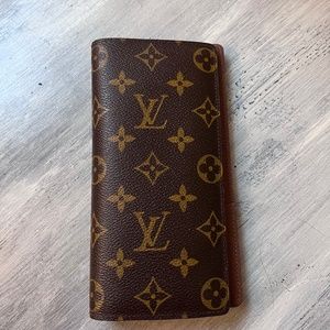 Louis Vuitton bi fold monogram wallet